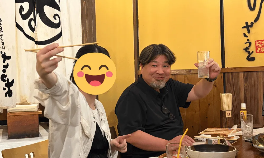 乾杯するメンバー
